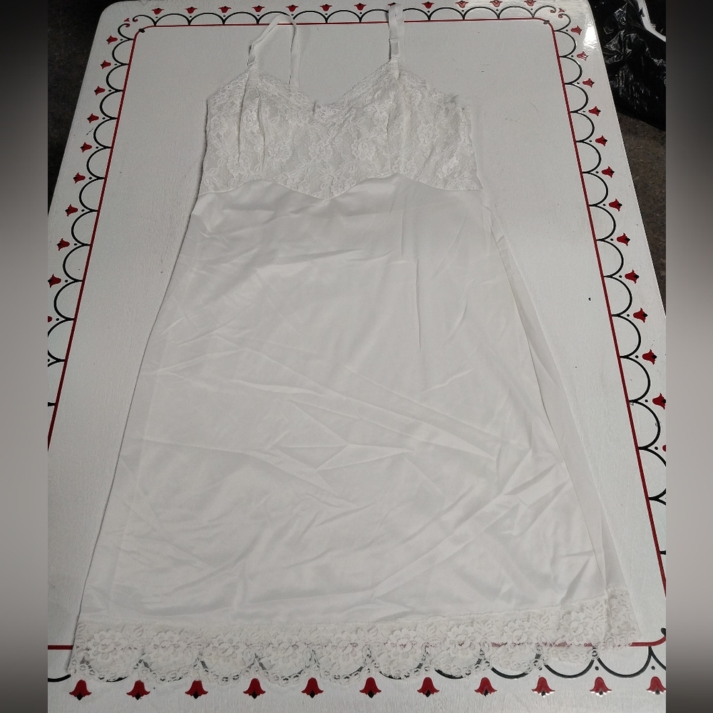 Vintage Youth Form White Chemise with Decorative Trim